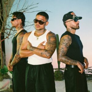 Maisak, Feid e Maluma em foto promocional do remix de "Te Entiendo". Imagem: Divulgação.