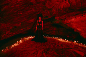 Anitta no videoclipe de “Meia Noite”. Imagem: Jhuan Martins/Divulgação.