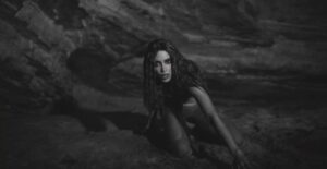 Anitta e Shakira celebram a liberdade feminina em “Choka Choka”. Imagem: Reprodução/Instagram.