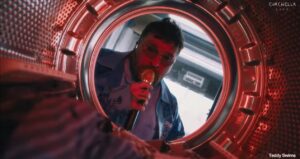 Teddy Swims inicia nova era em show no Coachella. Imagem: Reprodução/YouTube.