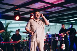 Belo em imagem promocional. Imagem: Thaty Aguiar / Divulgação.