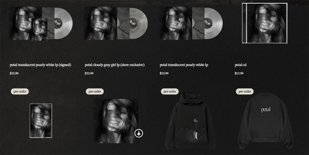 Merch do álbum petal de ariana Grande. Imagem: Divulgação. 