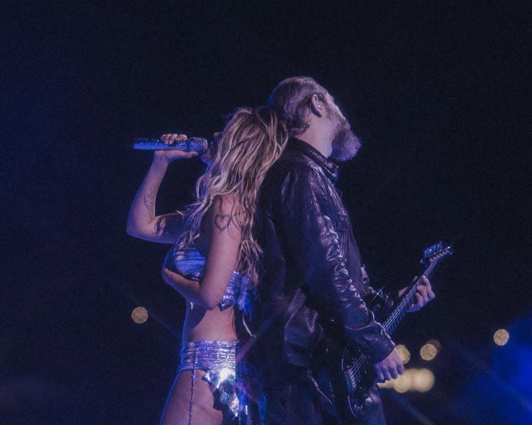 Karol G lança parceria com vocalista do Cigarettes After Sex. Imagem: Reprodução/Instagram.