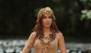 Anitta no videoclipe de “Ternura”. Imagem: Divulgação.