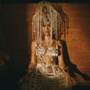 Anitta no videoclipe de “Bemba”. Imagem: Divulgação.