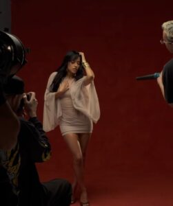 Becky G em imagem promocional publicada em seu Instagram. Imagem: Reprodução.