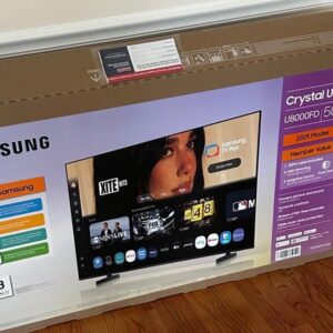 Embalagem de televisor da Samsung com foto de Dua Lipa citada no processo. Imagem: Reprodução/redes sociais.