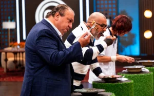 Erick Jacquin, Henrique Fogaça e Helena Rizzo durante a estreia da 13ª temporada de MasterChef Brasil. Imagem: Renato Pizzutto/Band.