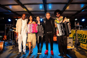 Lucy Alves e o time da Rock World. Imagem: @rafaelfifito / Divulgação.