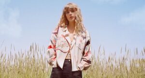 Taylor Swift em foto promocional para "I Knew It, I Knew You". Imagem: Divulgação.