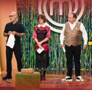 Henrique Fogaça, Helena Rizzo e Erick Jacquin no segundo episódio da 13ª temporada do MasterChef Brasil. Foto: Reprodução/Instagram @masterchefbr.