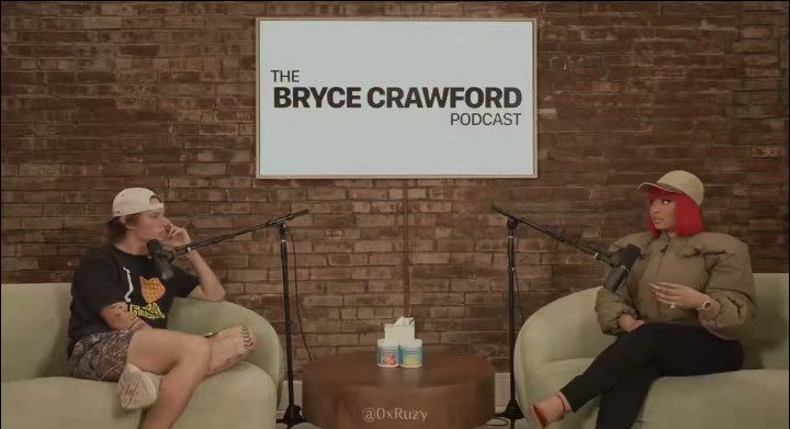 Nicki Minaj em entrevista ao podcast de Bryce Crawford. Imagem: YouTube/Reprodução.