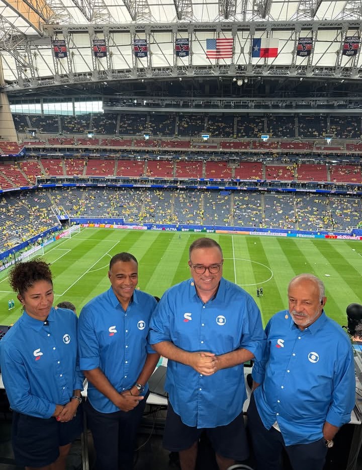 Everaldo Marques, Júnior, Denilson e Cristiane Rozeira comandaram a transmissão da vitória do Brasil sobre o Japão na Globo. Foto: Reprodução/Instagram @denilsonshow