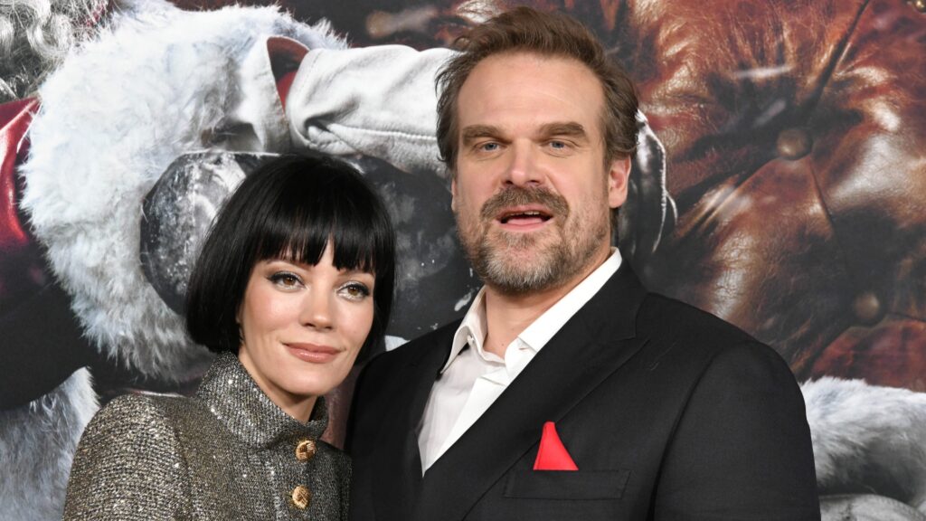 Lily Allen e David Harbour. Imagem: Divulgação