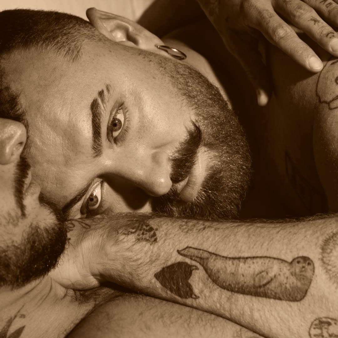 Capa oficial do álbum "Hazel Eyes". Imagem: Divulgação.