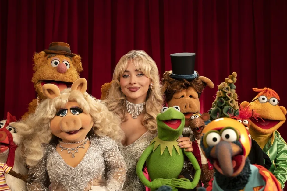 Sabrina Carpenter em O Show dos Muppets. Imagem: Disney/Mitch Haaseth