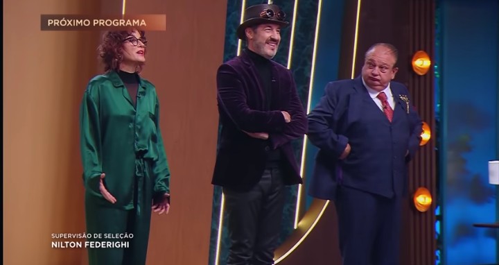 Os jurados Helena Rizzo e Erick Jacquin ao lado do chocolatier Alê Costa durante o sétimo episódio da 13ª temporada do MasterChef Brasil. Foto: Reprodução/Band.