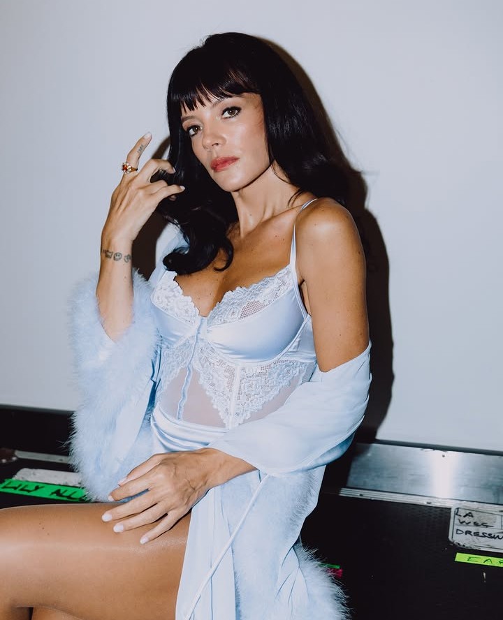 Lily Allen em registro publicado nas redes sociais. Foto: Reprodução/Instagram (@intimissimi).