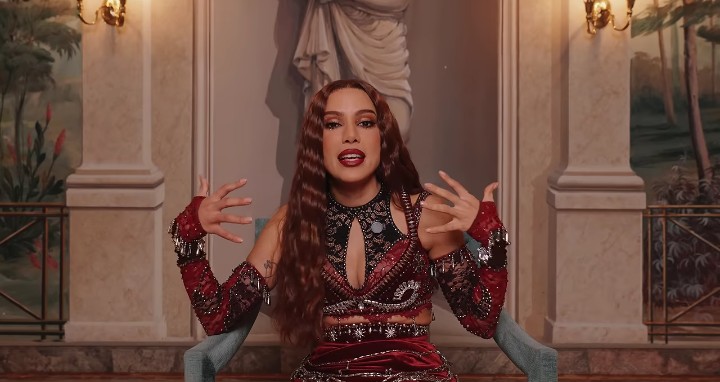 Anitta comenta as faixas de "EQUILIBRIVM II" em série de vídeos. Foto: Reprodução/YouTube.