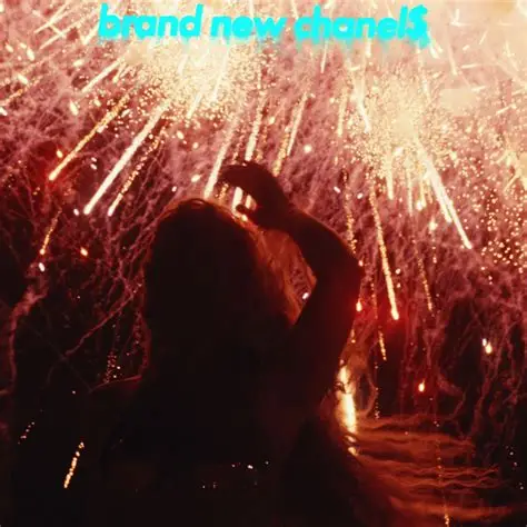 Slayyyter para a capa de "brand new chanel$". Imagem: Divulgação