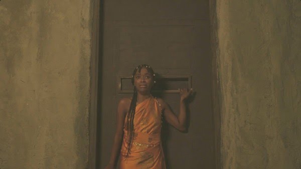 Kênia é acusada de traição e acaba presa por ordem do próprio pai, Jendal, em "A Nobreza do Amor". Foto: Reprodução/Globo.