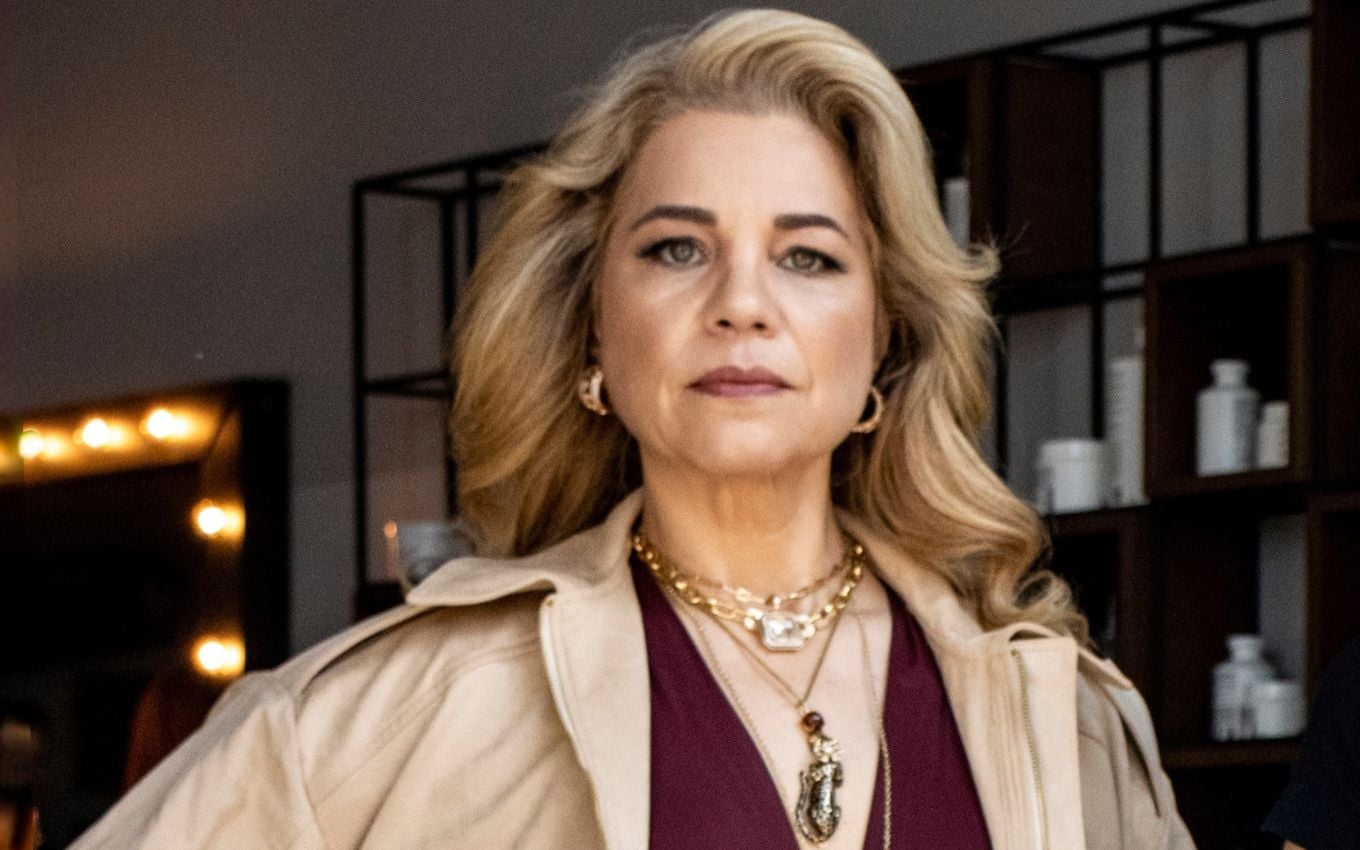 Pilar (Isabel Teixeira), vilã de "Quem Ama Cuida". Foto: Reprodução/Globo.