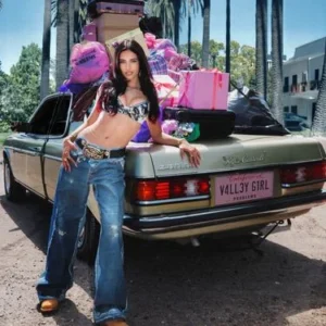 Kylie Cantrall para seu EP "Valley Girl Problems". Imagem: Divulgação