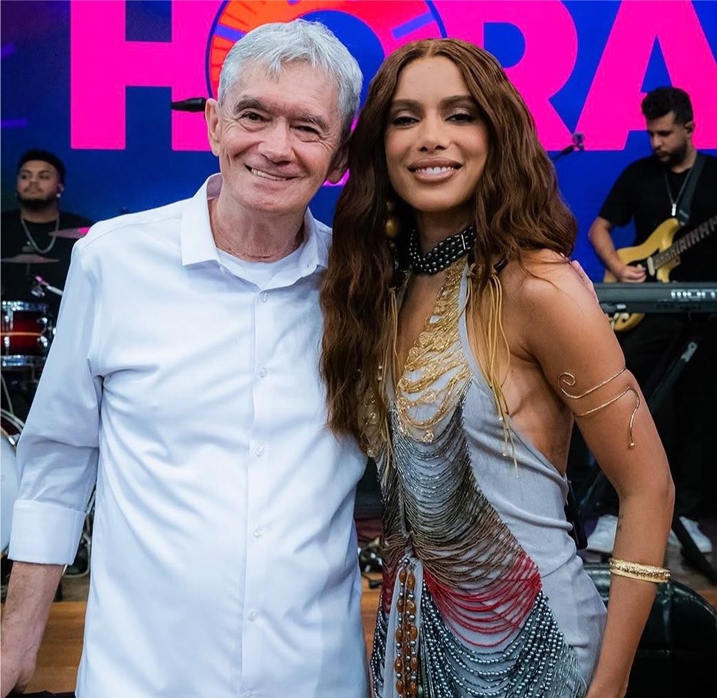 Serginho Groisman e Anitta durante as gravações do Altas Horas. Foto: Divulgação/Globo.