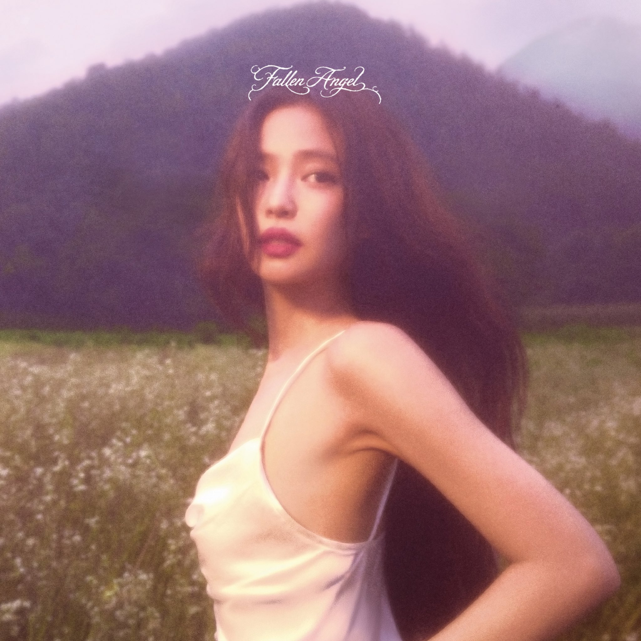 Capa de "Fallen Angel", novo EP de JENNIE. Imagem: Divulgação