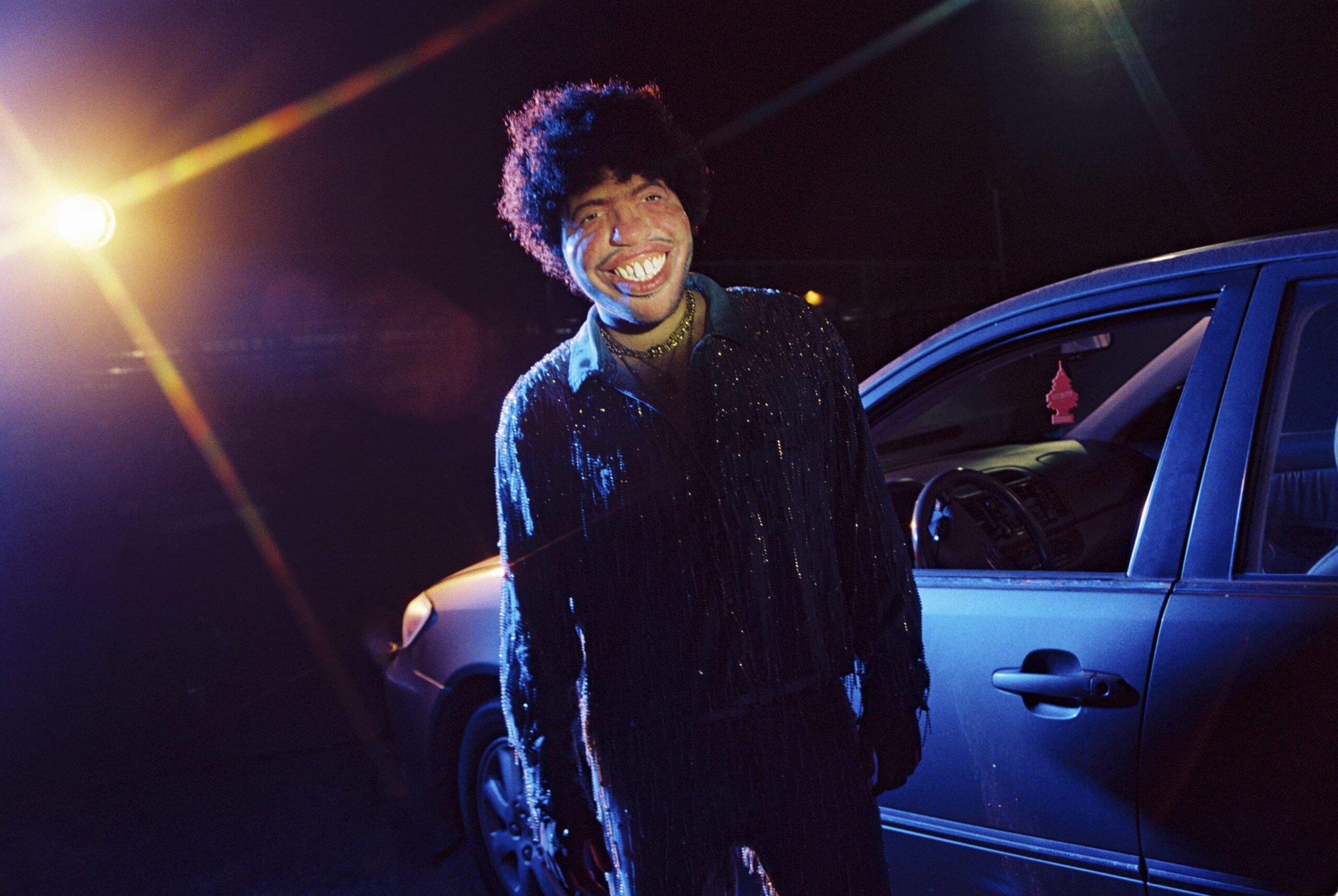 Benny Blanco em foto promocional. Imagem: Reprodução / Cortesia de Friends Keep Secrets e Interscope.