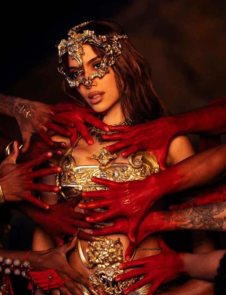 Anitta no videoclipe de “Divino Sexual”. Foto: Divulgação.