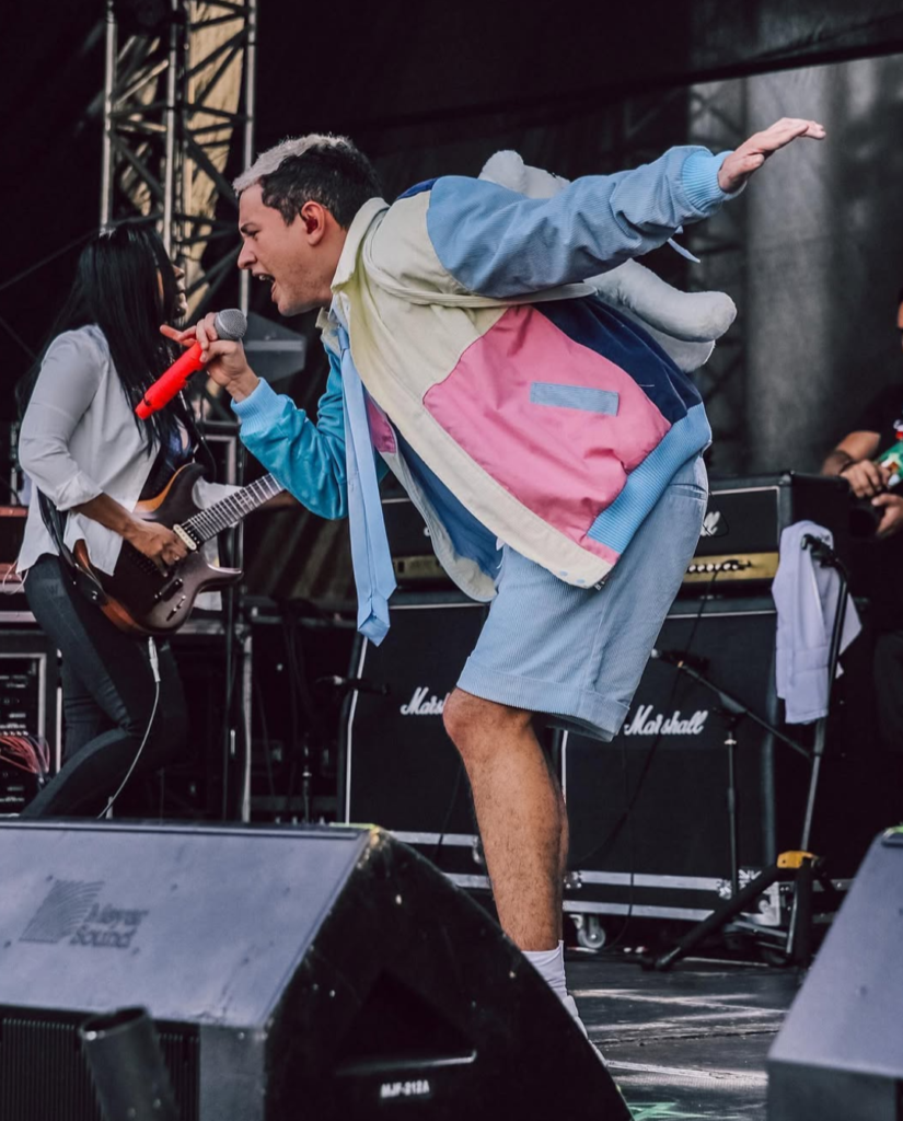 Number Teddie durante performance em show no Rock in Rio 2022. Imagem: Divulgação.