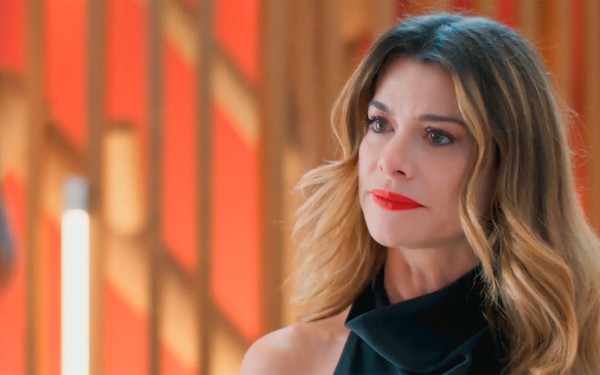Vanessa tenta destruir a reputação de Bela e faz ofensa classista contra a rival. Foto: Reprodução/Globo.