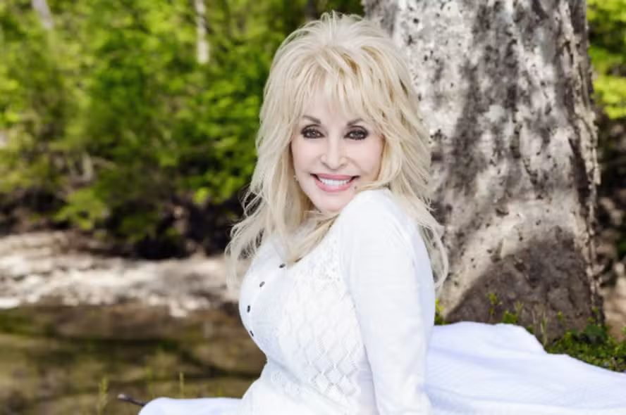 Dolly Parton em foto promocional. Imagem: Reprodução