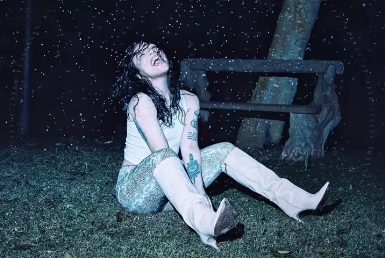 Priscilla para seu álbum ECO. Imagem: Divulgação 