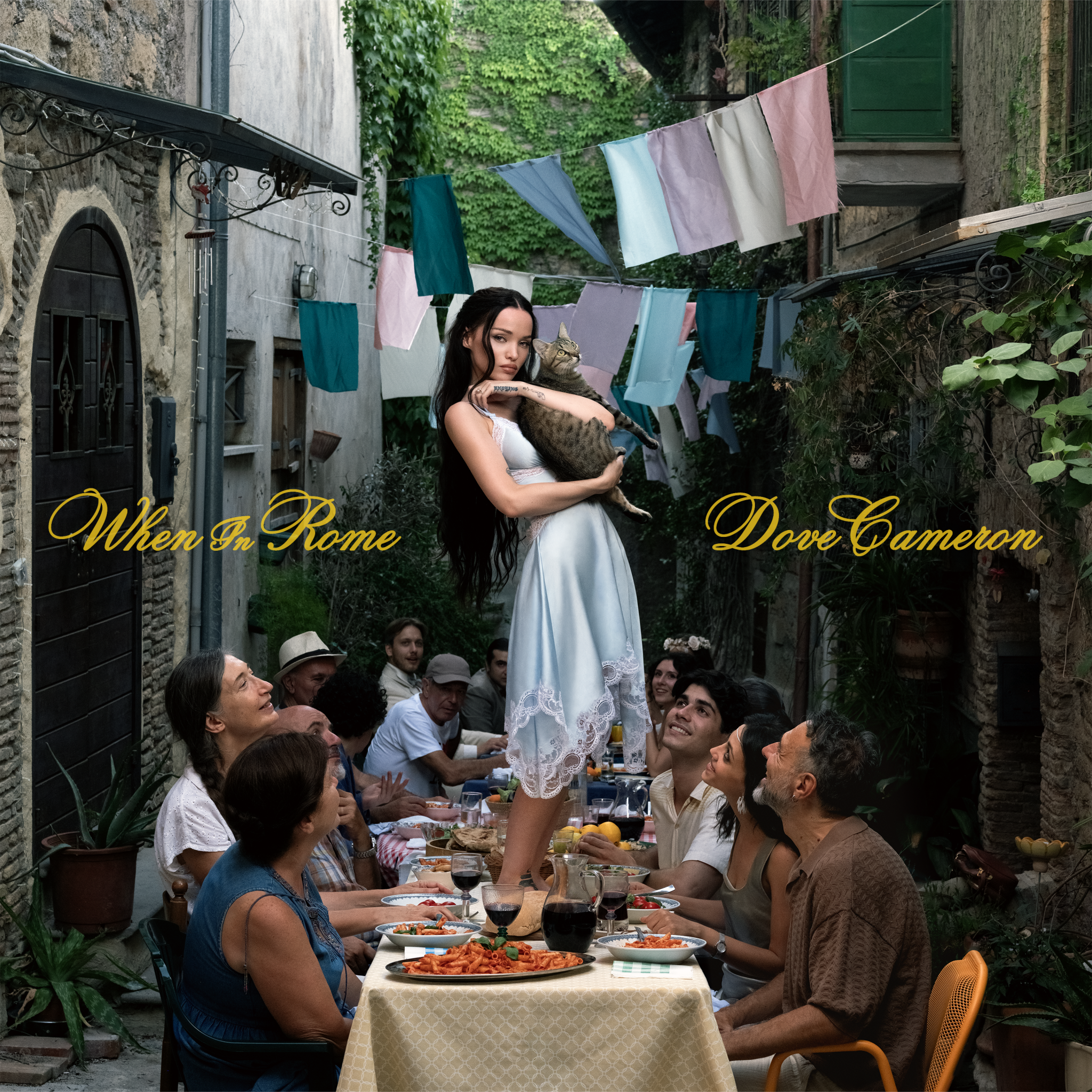 Capa oficial do single “When in Rome”, de Dove Cameron. Foto: Divulgação