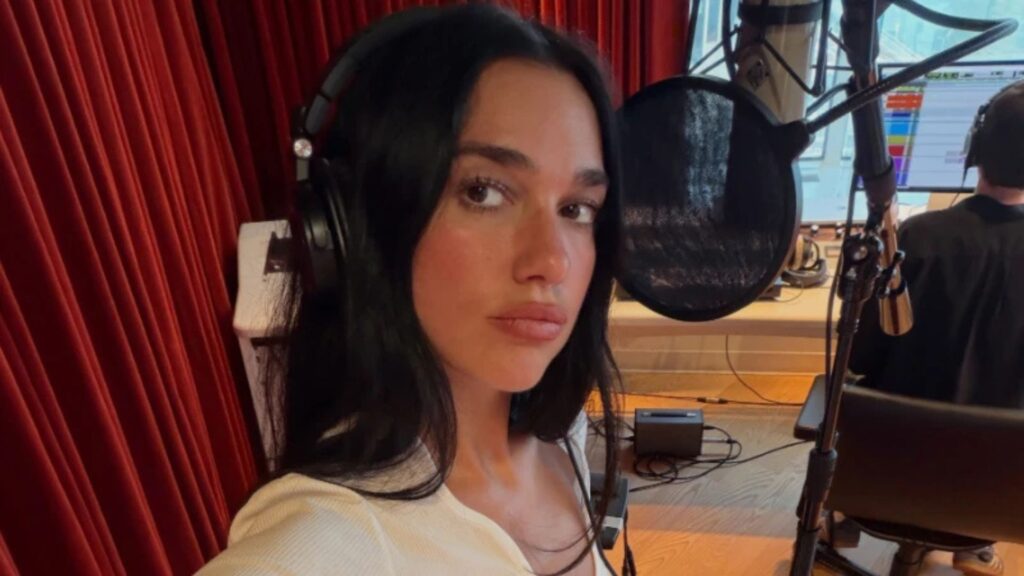 Dua Lipa em imagem promocional. Foto: Divulgação.