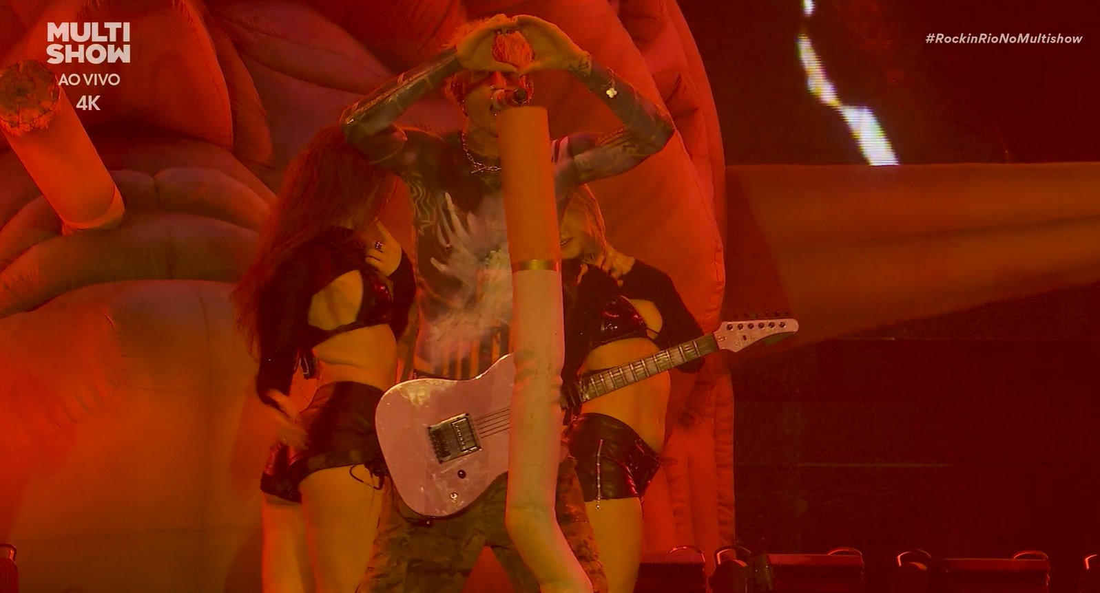 Machine Gun Kelly se apresentando no Rock In Rio 2026. Imagem: Reprodução.