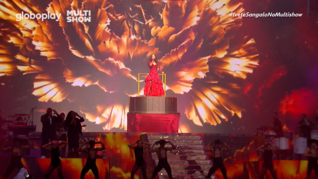 Ivete Sangalo na abertura do show. Imagem: Divulgação/ Multishow/Globoplay