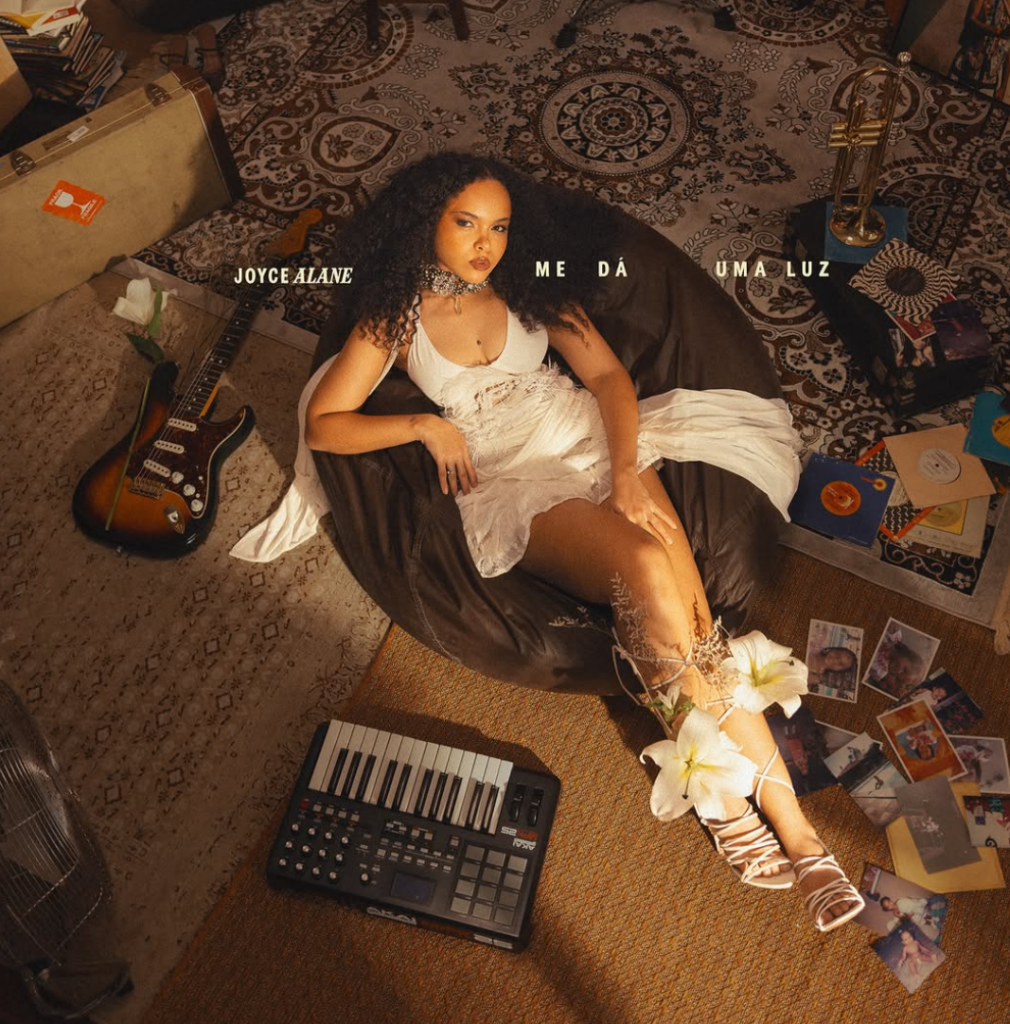 Joyce Alane na capa do EP "Me dá uma luz". Imagem: Divulgação.