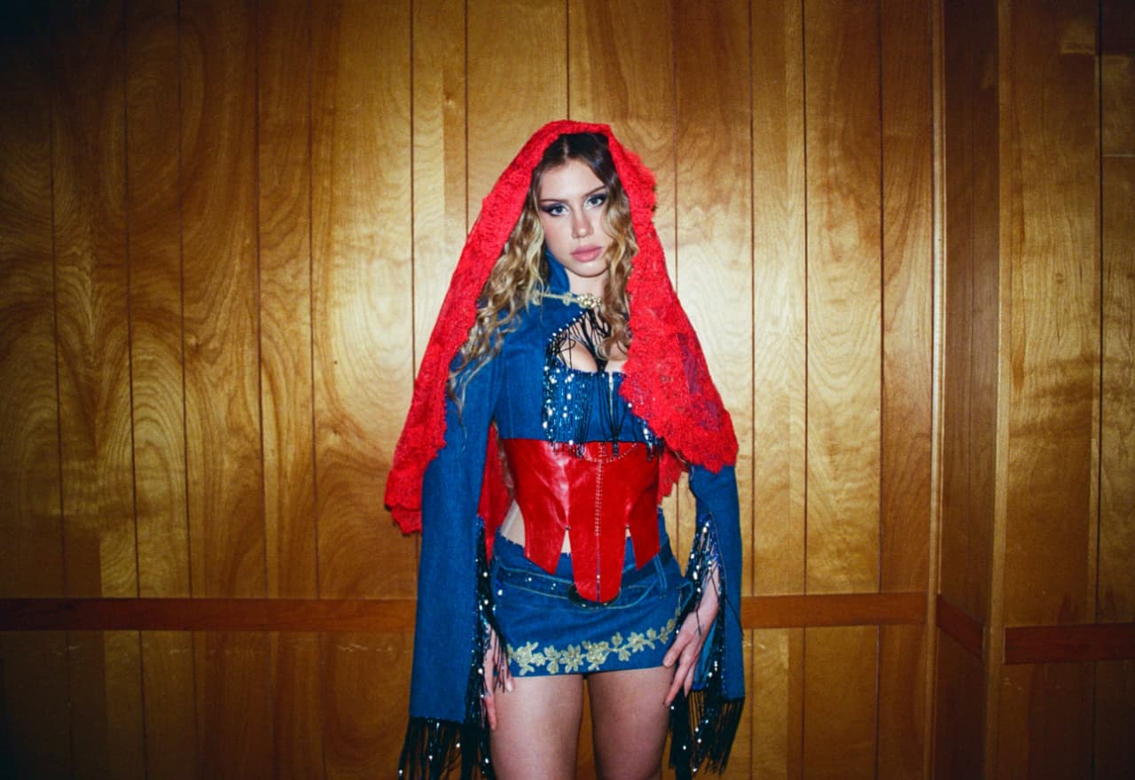 Slayyyter em foto publicada nas redes sociais. Foto: Reprodução/Instagram.
