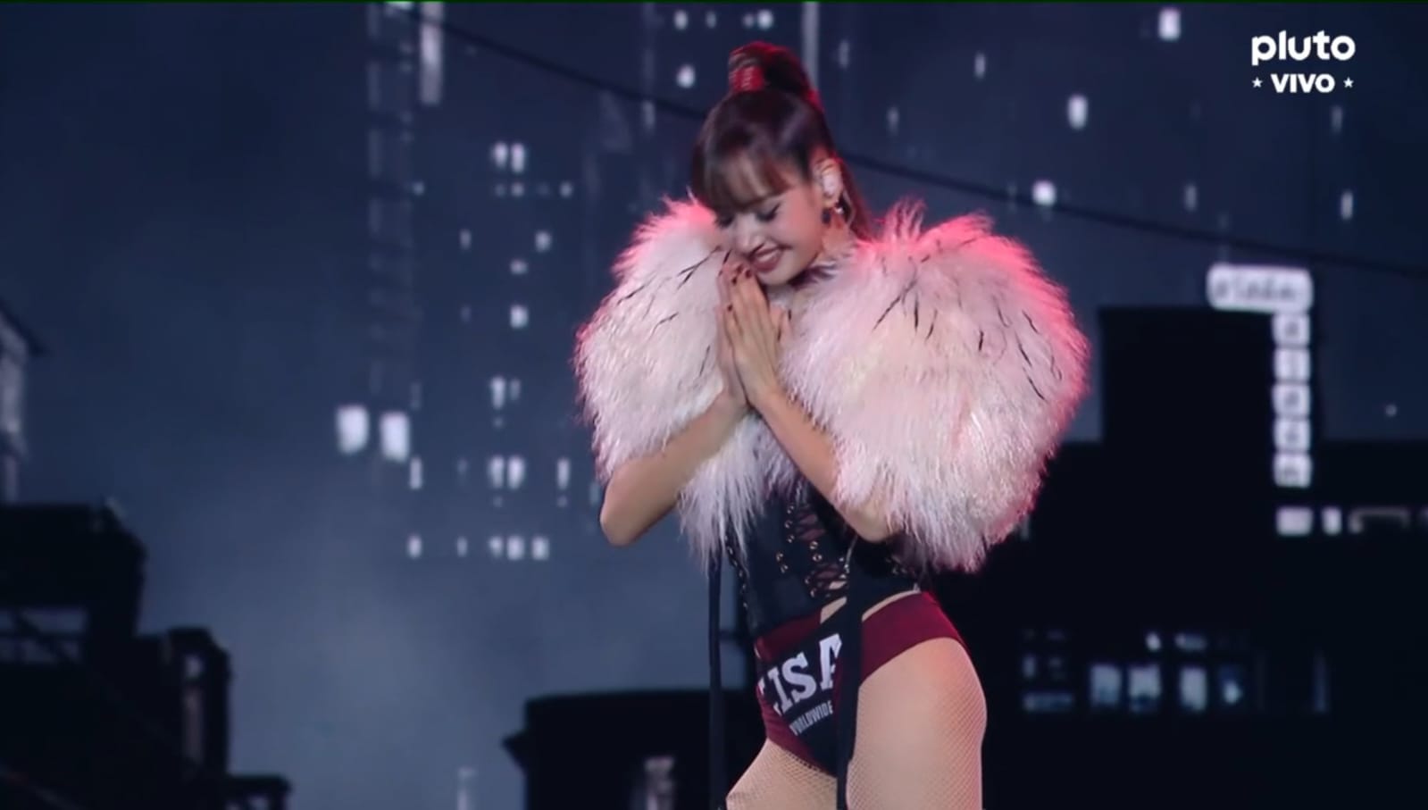 Perfomance da LISA no VMAs 2026. Imagem: Pluto TV.
