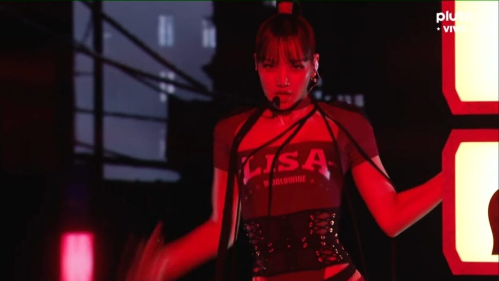Perfomance da LISA no VMAs 2026. Imagem: Pluto TV.
