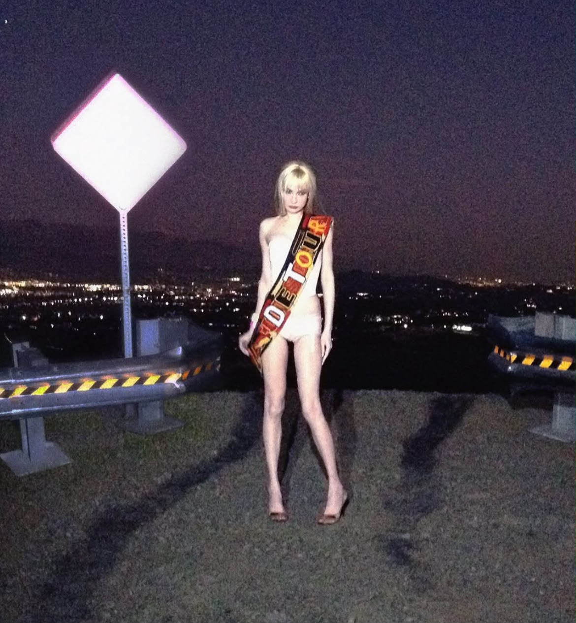 Kim Petras em imagem de divulgação do album detour em foto publicada nas redes sociais. Foto: Reprodução/Instagram.