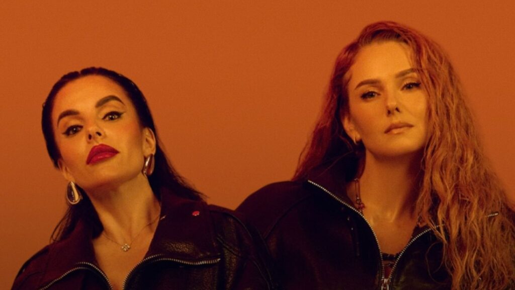 Julia Volkova e Lena Katina, integrantes da dupla t.A.T.u., em imagem promocional. Foto: Divulgação