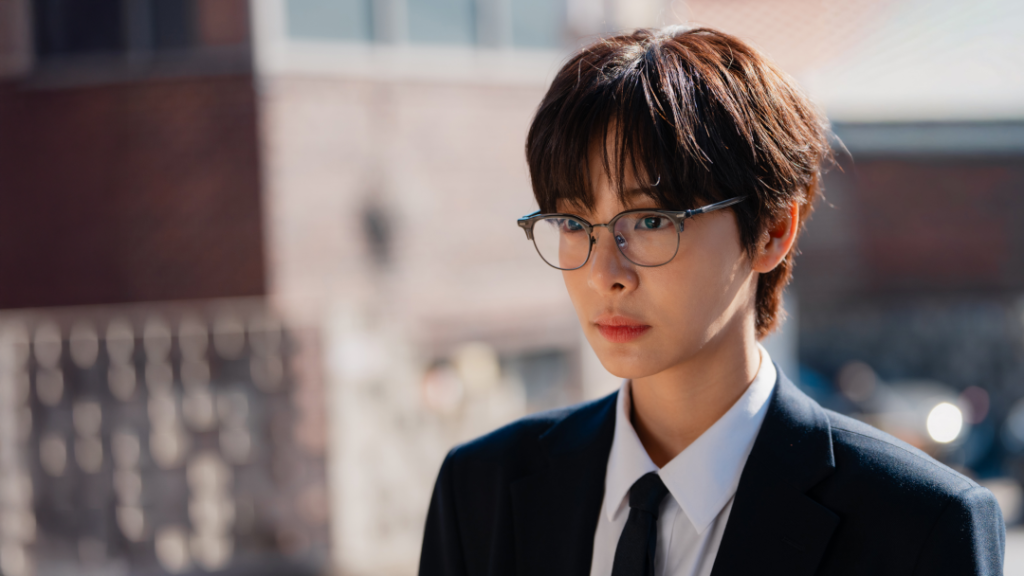 Kang Jae-hee disfarçada em “Love in Disguise”. Foto: Divulgação/Prime Video.