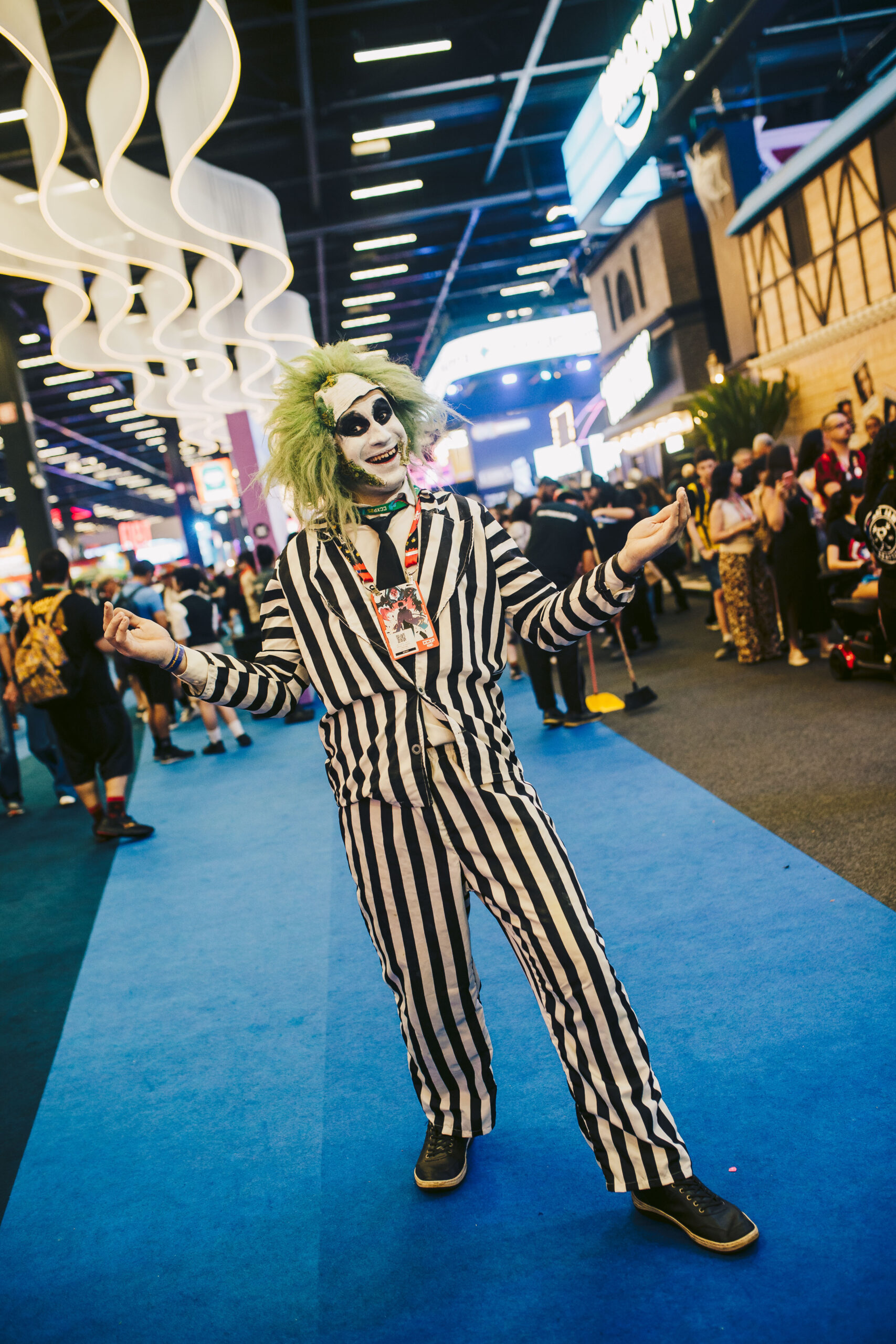 Cosplayer caracterizado como Beetlejuice. Imagem: Divulgação / CCXP