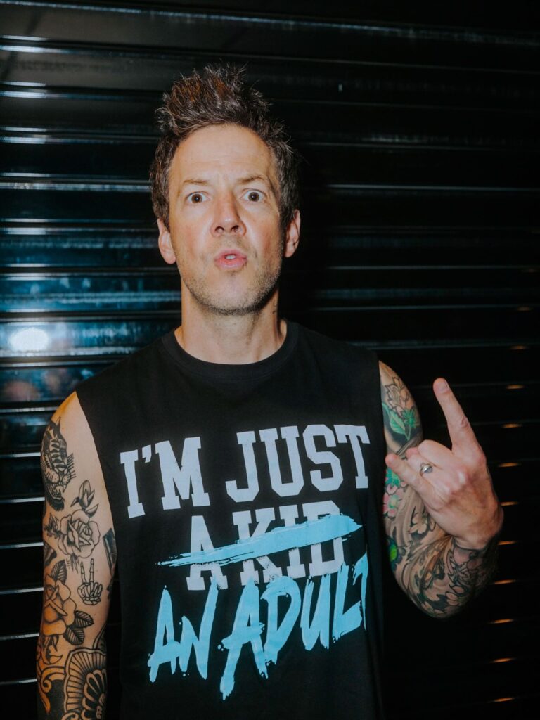 Pierre Bouvier, vocalista do Simple Plan em imagem promocional. Foto: Divulgação
