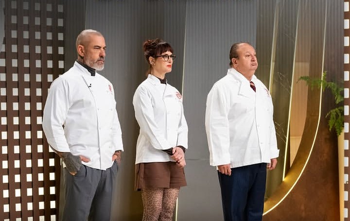 Henrique Fogaça, Helena Rizzo e Erick Jacquin no primeiro episódio da 6ª temporada do MasterChef Profissionais. Foto: Renato Pizzutto/Reprodução