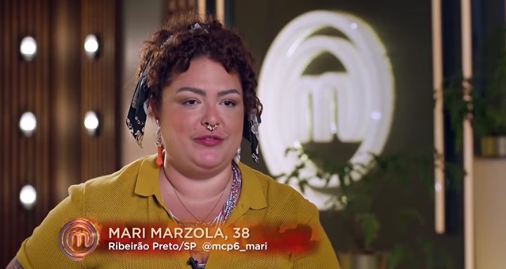 Mari Marzola foi a segunda participante eliminada da 6ª temporada do MasterChef Profissionais. Foto: Reprodução/YouTube